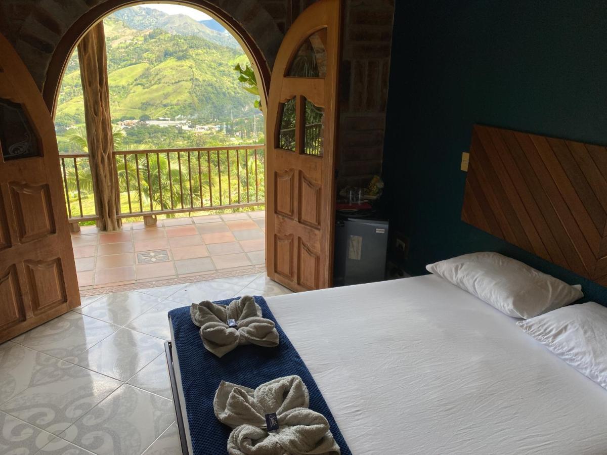 Finca Hotel Tierra Verde Girardota Exteriör bild