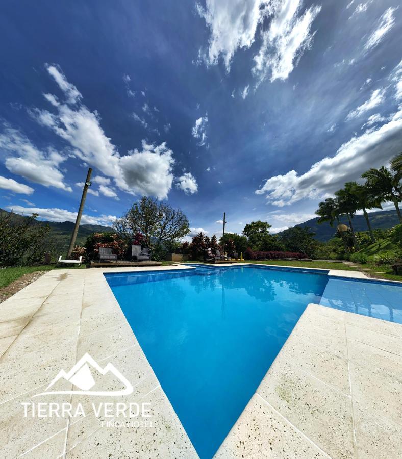 Finca Hotel Tierra Verde Girardota Exteriör bild