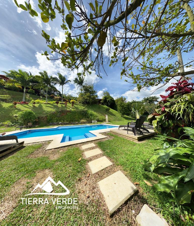 Finca Hotel Tierra Verde Girardota Exteriör bild