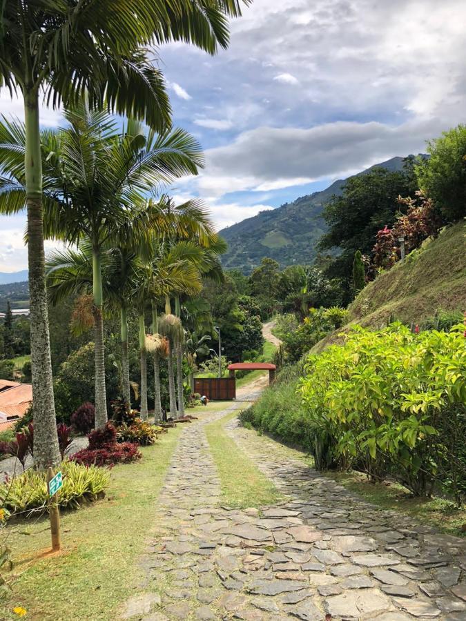 Finca Hotel Tierra Verde Girardota Exteriör bild