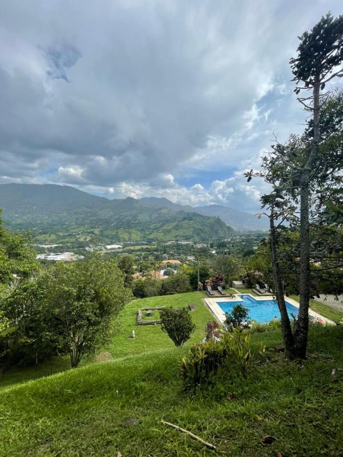 Finca Hotel Tierra Verde Girardota Exteriör bild