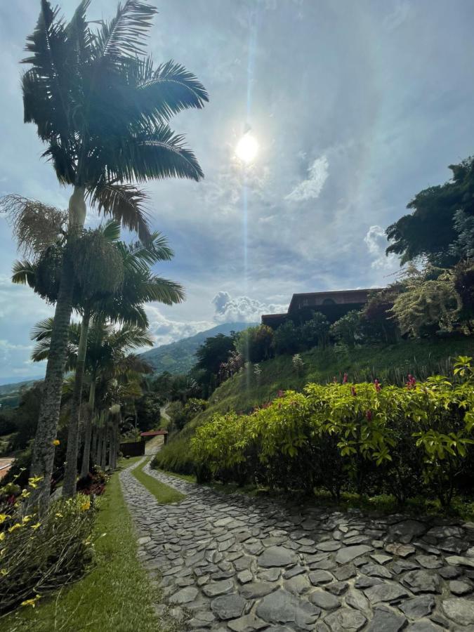 Finca Hotel Tierra Verde Girardota Exteriör bild