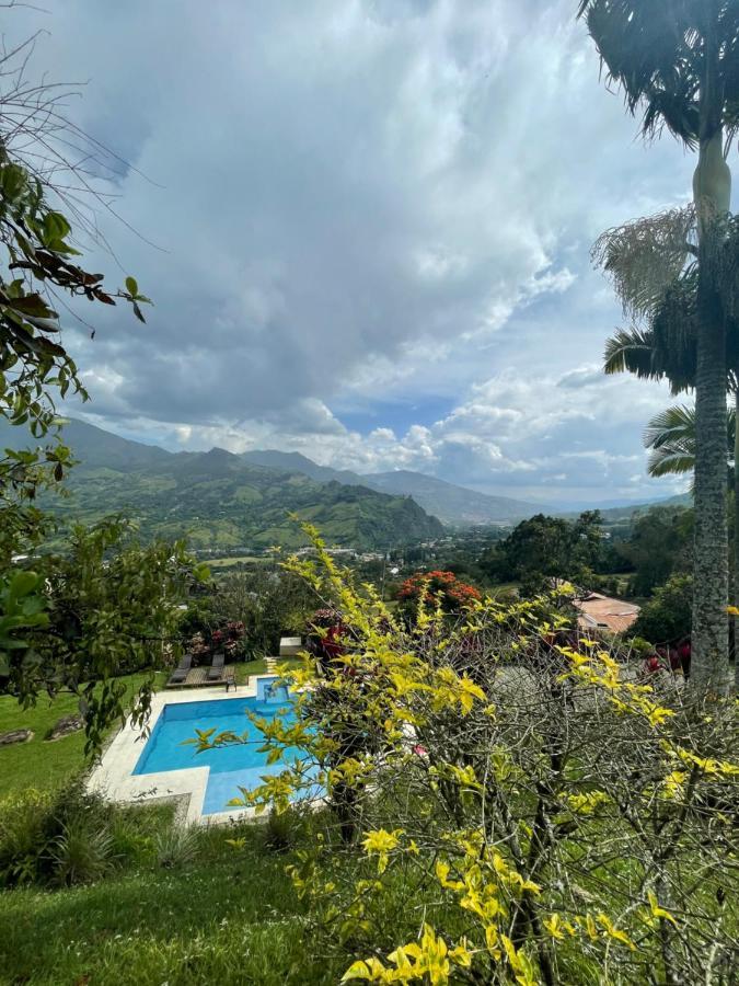 Finca Hotel Tierra Verde Girardota Exteriör bild