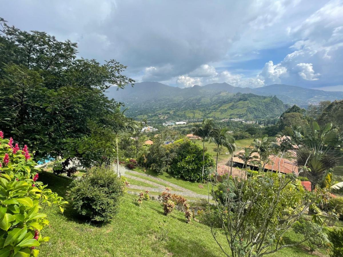 Finca Hotel Tierra Verde Girardota Exteriör bild